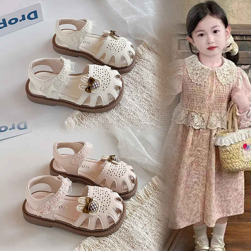 Girls Sandals with Sweet Lace Versatile Kids Beach Shoes Hollowed-out Soft Sole 2026 Summer New Children Casual Princess Shoes
Girls Sandals with Sweet Lace Versatile Kids Beach Shoes Hollowed-out Soft Sole 2026 Summer New Children Casual Princess Shoes