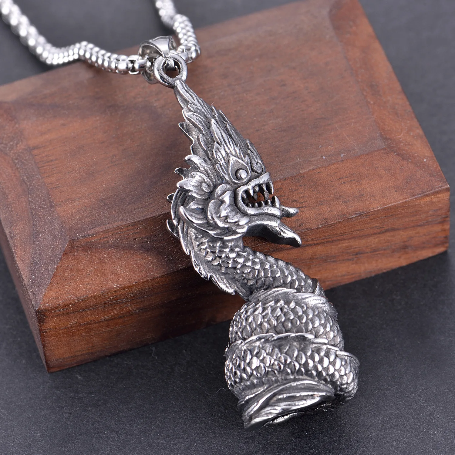 Personality Dragon Pendant Necklace for Men Women Long Chain Necklace Hip Hop Jewelry Accessories Gifts
Personality Dragon Pendant Necklace for Men Women Long Chain Necklace Hip Hop Jewelry Accessories Gifts