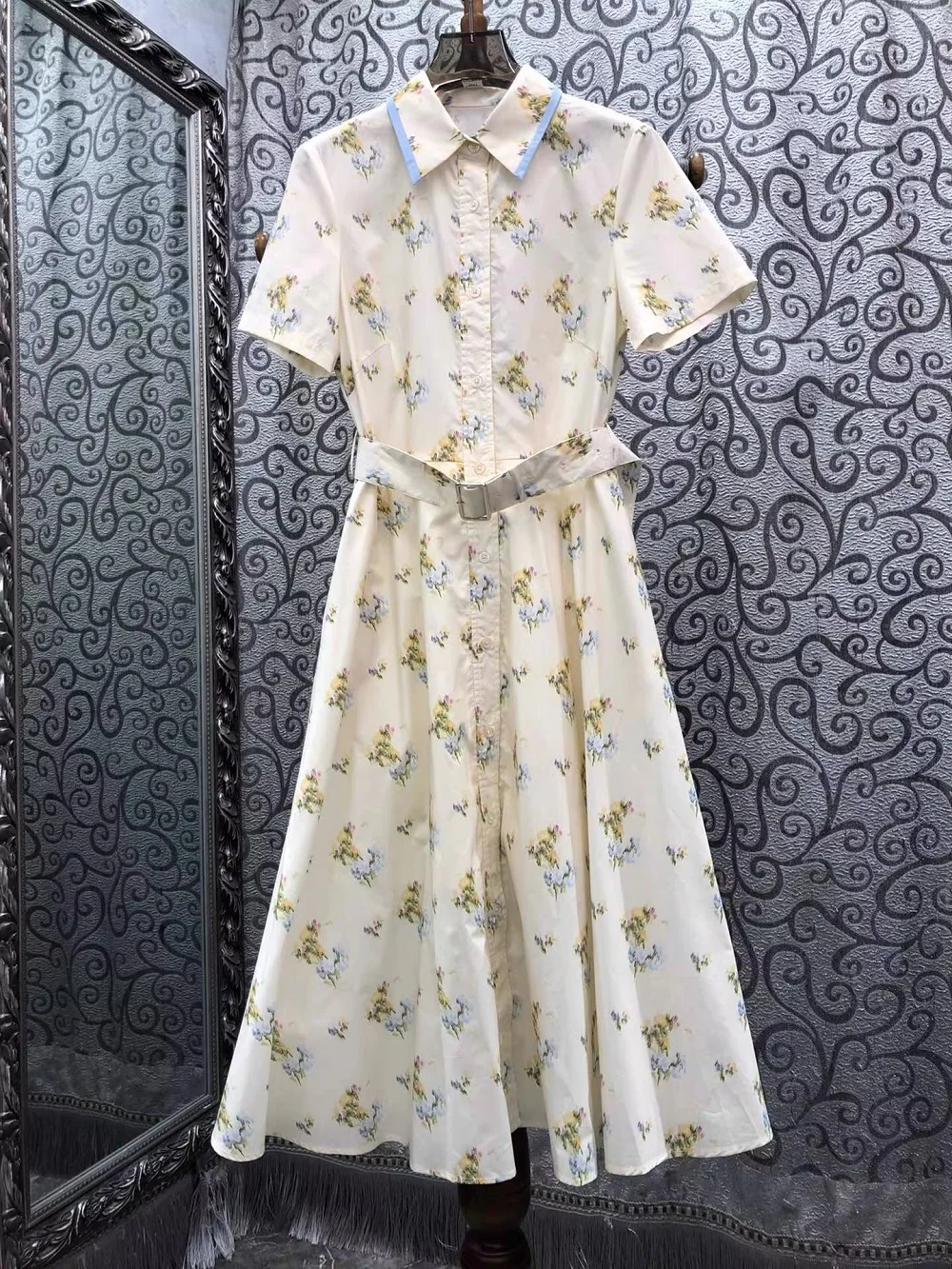 Top Quality New Summer Dress 2026 Fashion Style Women Turn-down Collar Elegant Floral Print Short Sleeve Mid-Calf Dress Gorgeous
Top Quality New Summer Dress 2026 Fashion Style Women Turn-down Collar Elegant Floral Print Short Sleeve Mid-Calf Dress Gorgeous