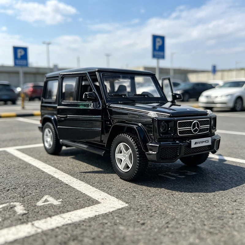 1:36 simulation Mercedes Benz G63 AMG alloy car model with two doors that can be opened. Power off-road vehicle gift collection
1:36 simulation Mercedes Benz G63 AMG alloy car model with two doors that can be opened. Power off-road vehicle gift collection