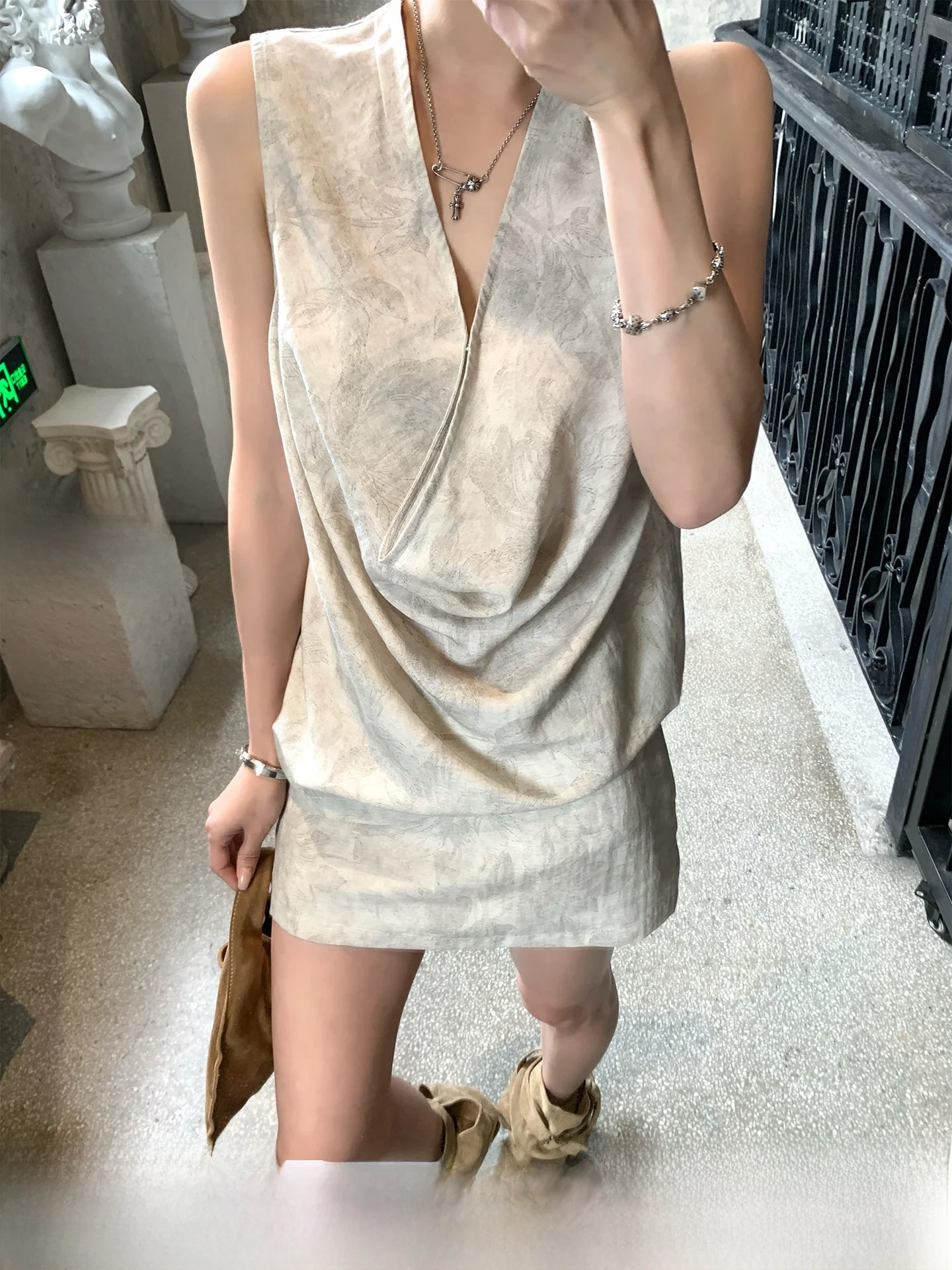 GV Big Brother Linen Gradient Texture Collarless Women's Top Skirt Set Versatile Spring Fashion Outfit Two-Piece Ensemble
GV Big Brother Linen Gradient Texture Collarless Women's Top Skirt Set Versatile Spring Fashion Outfit Two-Piece Ensemble