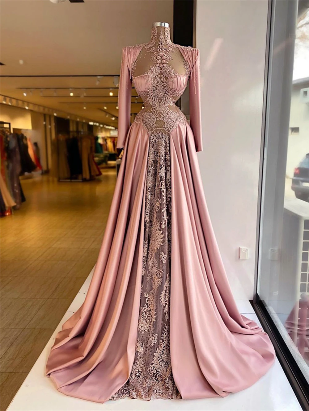 Gorgeous Lace Appliques Prom Dresses Fashion High Neck Long Sleeves Mermaid Evening Dress Custom Made Floor Length Party Gowns
Gorgeous Lace Appliques Prom Dresses Fashion High Neck Long Sleeves Mermaid Evening Dress Custom Made Floor Length Party Gowns