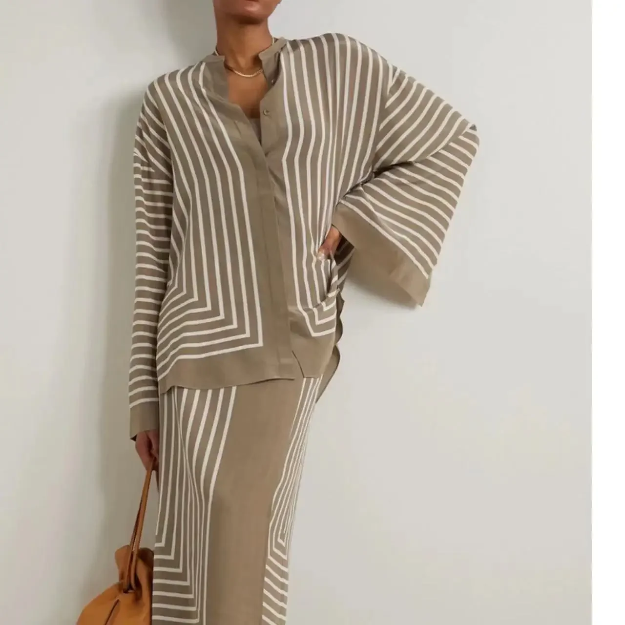 New Silk Crepe De Chine Striped Shirt Wide-leg Pants Mulberry Silk Suit Women
New Silk Crepe De Chine Striped Shirt Wide-leg Pants Mulberry Silk Suit Women