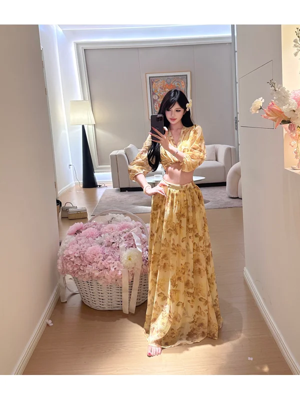 Floral Print V-Neck Cross Tie Drapey Chiffon Top High Waist Long Skirt Set Sexy Pure Desire Seven Sleeve Women's Fashion Ense...
Floral Print V-Neck Cross Tie Drapey Chiffon Top High Waist Long Skirt Set Sexy Pure Desire Seven Sleeve Women's Fashion Ense...