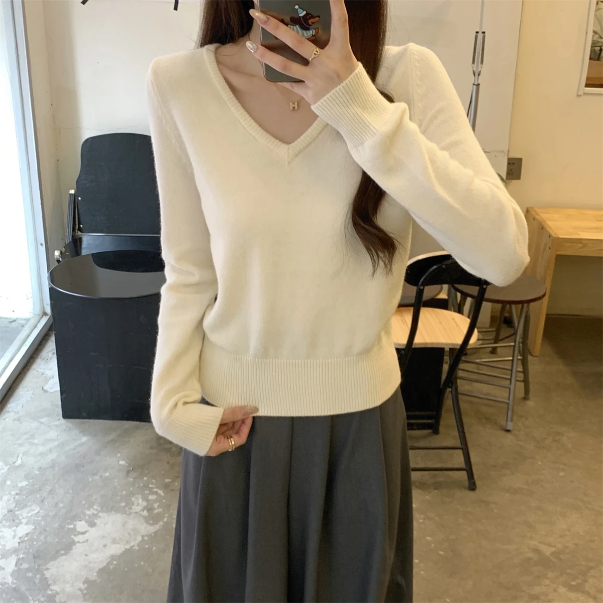 Soft Cozy Fashionable V-Neck Long Sleeve Knitted Sweater Inner Wear Gentle Personality Korean Style Women's Spring Commute
Soft Cozy Fashionable V-Neck Long Sleeve Knitted Sweater Inner Wear Gentle Personality Korean Style Women's Spring Commute