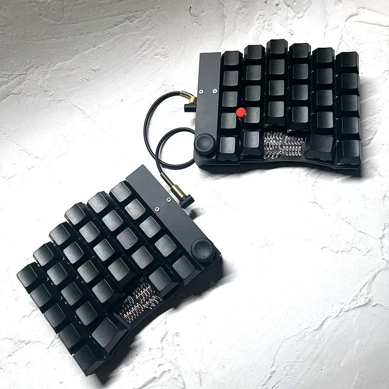 DIY Little Red Dot Keyboard DO52 Mechanical Keyboard Custom 40% Split Keyboard Hand on ThinkPad Pointing Rod Mouse Accessories
DIY Little Red Dot Keyboard DO52 Mechanical Keyboard Custom 40% Split Keyboard Hand on ThinkPad Pointing Rod Mouse Accessories