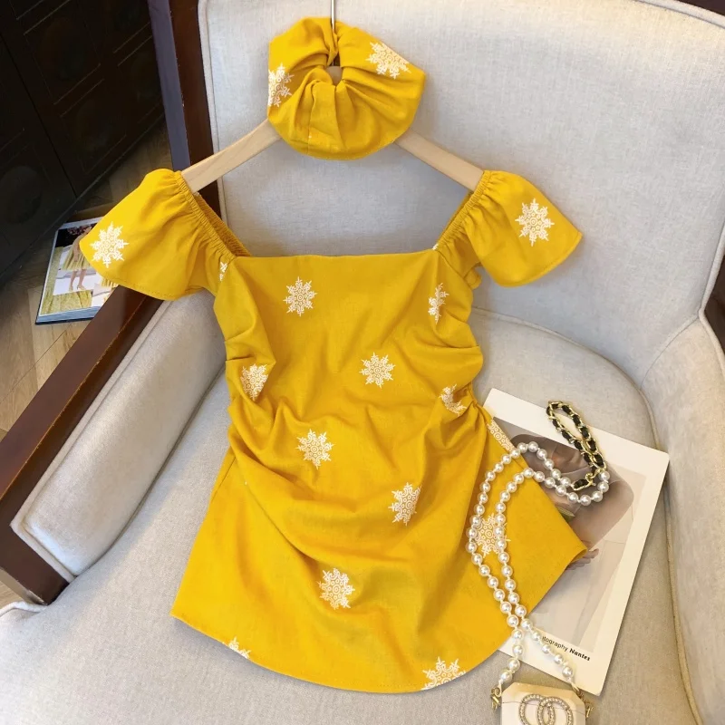 Summer New Style Women's Yellow Snowflake Embroidery Shirt Square Collar Waist-Cinching Design Anti-Aging Slimming Top
Summer New Style Women's Yellow Snowflake Embroidery Shirt Square Collar Waist-Cinching Design Anti-Aging Slimming Top