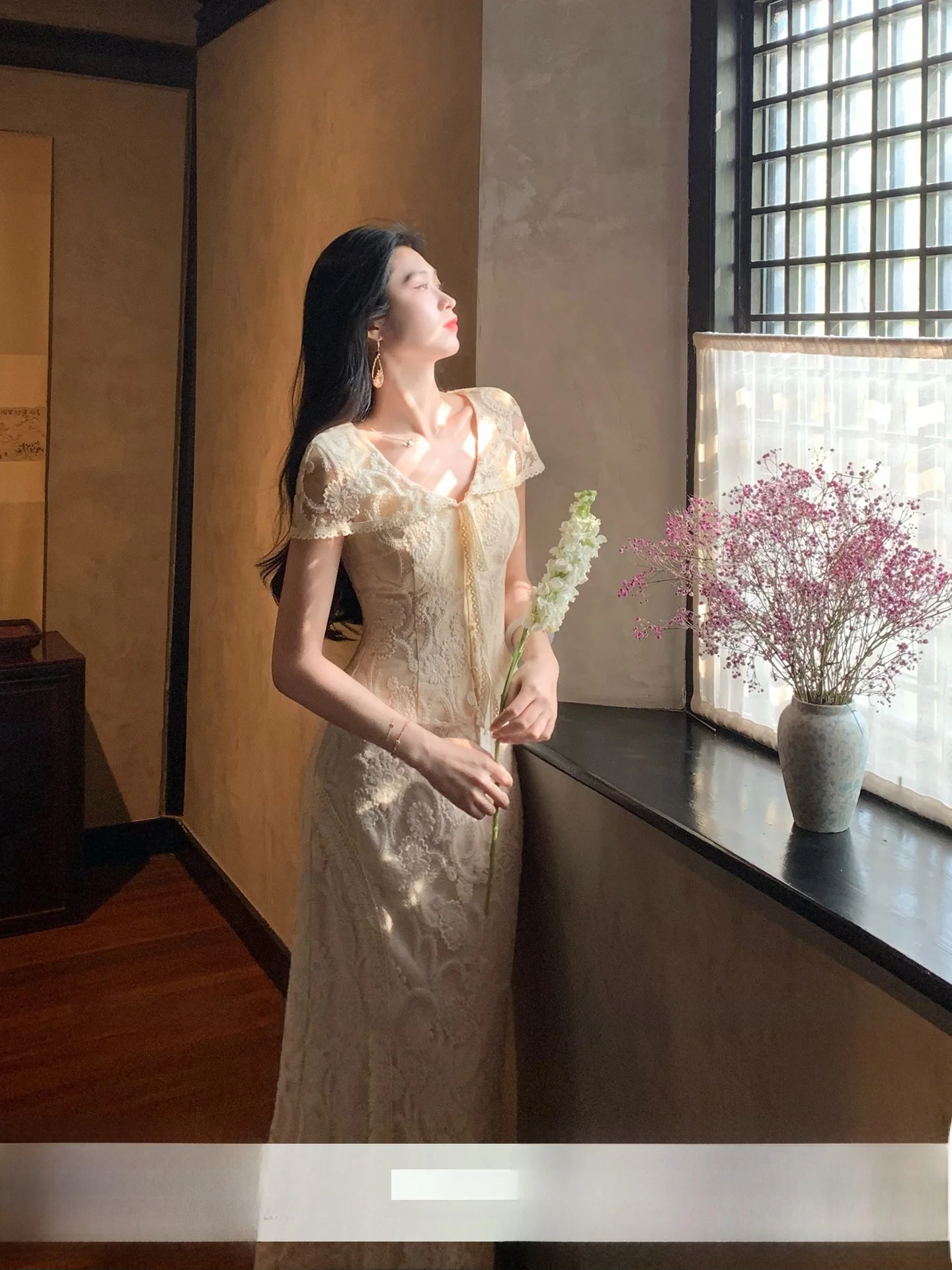 Lingshan Zhihe High Waist Lace Embroidered Slim Fit Set Short Sleeve V Neck Spring Summer Fashion Casual Workwear Skirt
Lingshan Zhihe High Waist Lace Embroidered Slim Fit Set Short Sleeve V Neck Spring Summer Fashion Casual Workwear Skirt