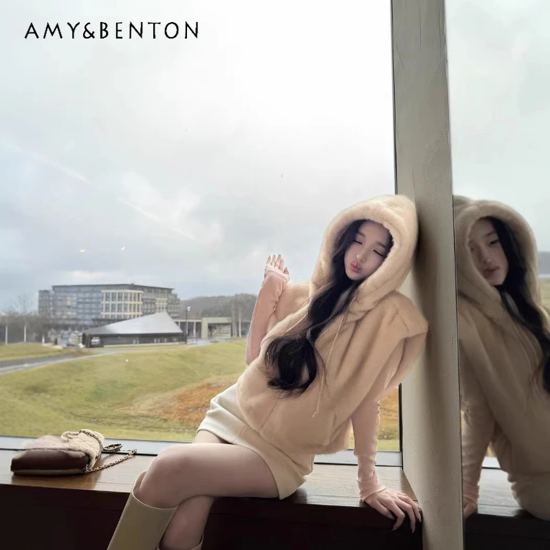 2025 Autumn Winter New High-end Faux Mink Hooded Women's Vests French Design Fur Integrated Keep Warm Short Cape Coat Ladies
2025 Autumn Winter New High-end Faux Mink Hooded Women's Vests French Design Fur Integrated Keep Warm Short Cape Coat Ladies