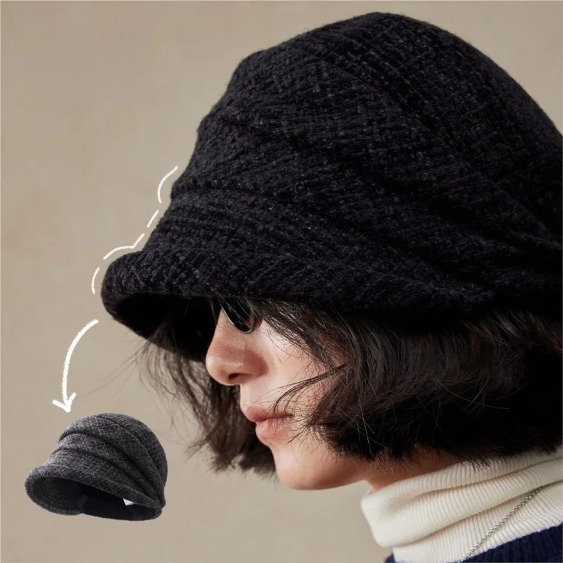 Классическая элегантная панама с маленькими загнутыми полями и складками, с бархатной ветровкой для детей.
Классическая элегантная панама с маленькими загнутыми полями и складками, с бархатной ветровкой для детей.