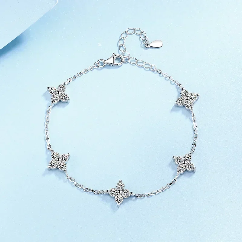 Lady Daily Style Luxury PT950 Clover Bracelet, 2ct Moissanite Chain Bracelets for Women Sparkling Anniversary Gift GRA Certified
Lady Daily Style Luxury PT950 Clover Bracelet, 2ct Moissanite Chain Bracelets for Women Sparkling Anniversary Gift GRA Certified