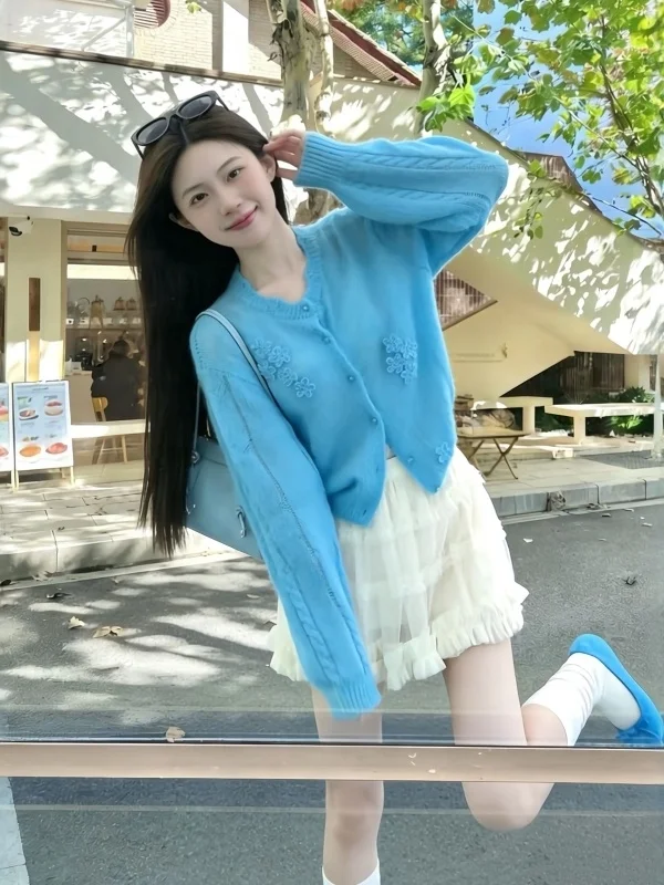 Chic Blue V-Neck Knitted Open Cardigan Women's Long Sleeve Short Style Sweater Spring Season Gentle Fashion Loose Fit Top
Chic Blue V-Neck Knitted Open Cardigan Women's Long Sleeve Short Style Sweater Spring Season Gentle Fashion Loose Fit Top
