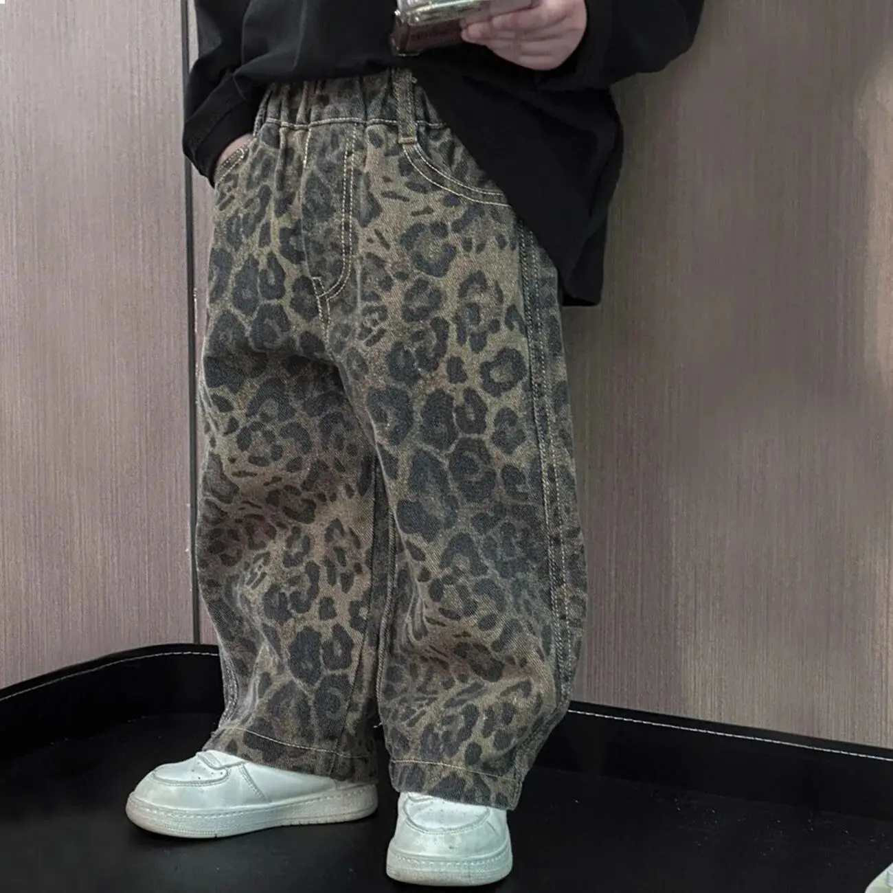 Spring Autumn Children's Pants Boys Leopard Print Jeans Korean Baby Clothing Kids Handsome Casual and Fashionable Loose Trousers
Spring Autumn Children's Pants Boys Leopard Print Jeans Korean Baby Clothing Kids Handsome Casual and Fashionable Loose Trousers