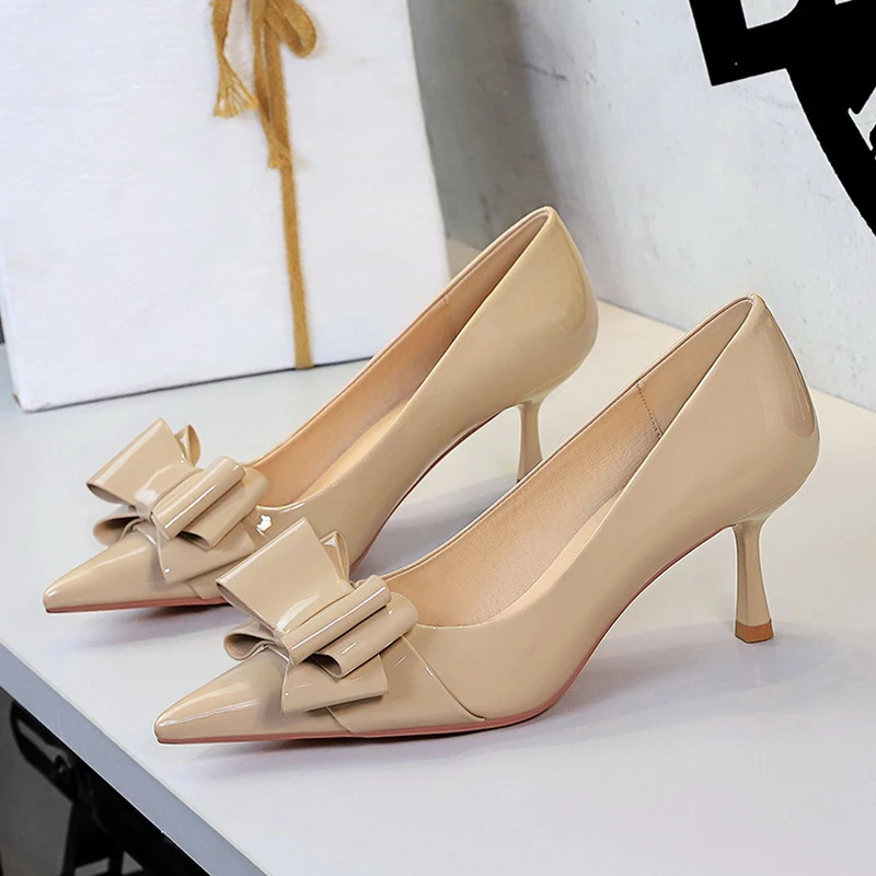 Туфли-лодочки BIGTREE Spring Butterfly Knot из лакированной кожи с острым носком, элегантные женские туфли на низком каблуке-шпильке для вечеринок
Туфли-лодочки BIGTREE Spring Butterfly Knot из лакированной кожи с острым носком, элегантные женские туфли на низком каблуке-шпильке для вечеринок