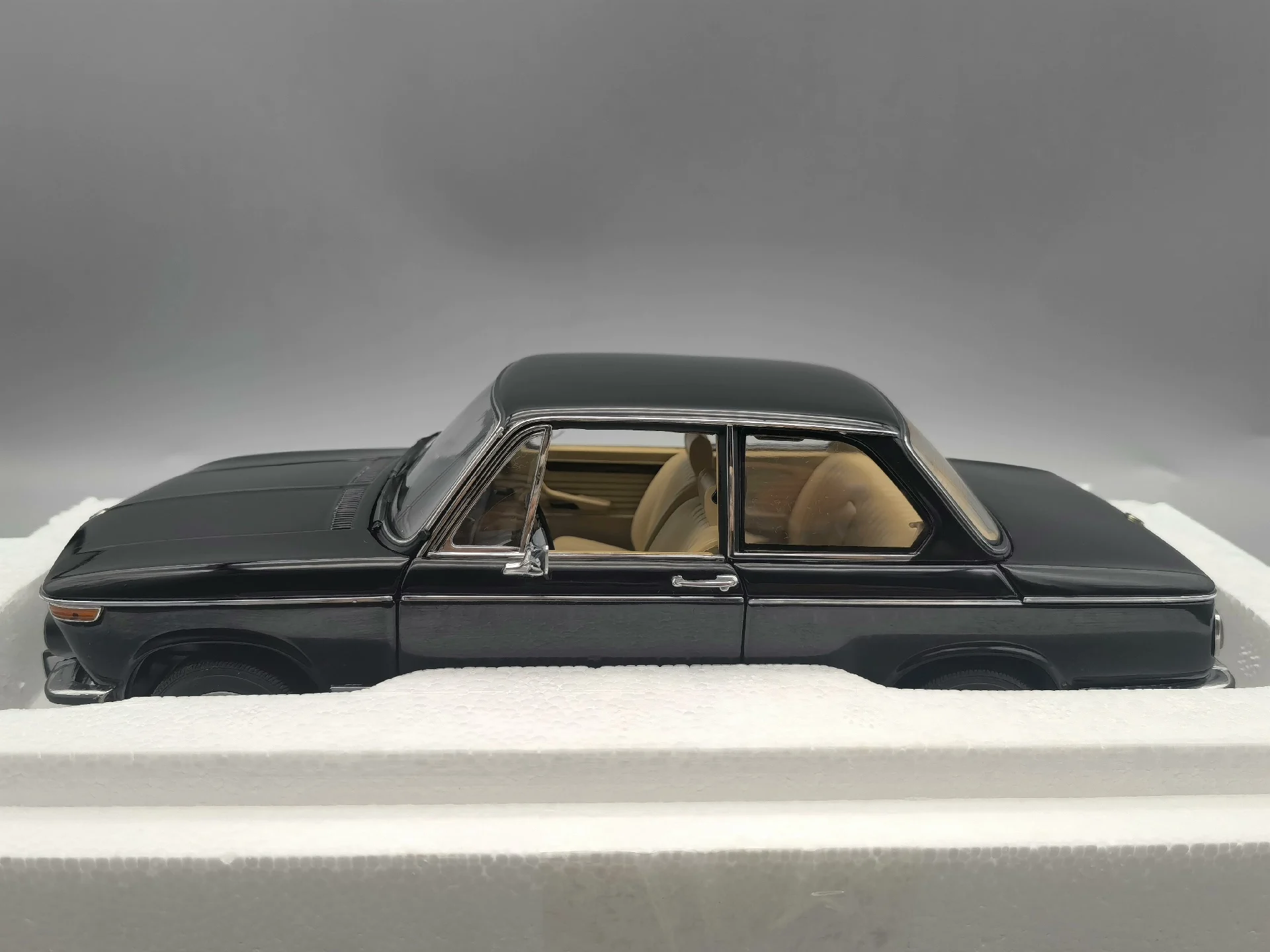 Autoart 1:18 2002, L, черная имитация, ограниченная серия, все открытые металлические статические модели автомобиля из сплава, игрушка в подарок
Autoart 1:18 2002, L, черная имитация, ограниченная серия, все открытые металлические статические модели автомобиля из сплава, игрушка в подарок