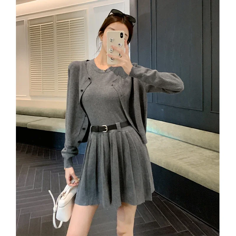 Sweet Hot Girl Knitted Suit Women's Autumn/Winter Sleeveless Pleated Dress Long-sleeved Cardigan Two-piece Set Female Clothes
Sweet Hot Girl Knitted Suit Women's Autumn/Winter Sleeveless Pleated Dress Long-sleeved Cardigan Two-piece Set Female Clothes