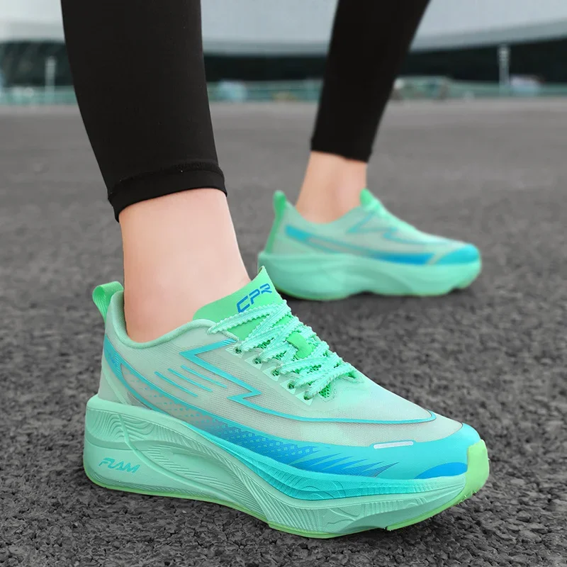 Мужская обувь, новинка 2024, ультралегкая износостойкая обувь для пар с карбоновой пластиной, молодежная спортивная обувь для бега 36-45 
Мужская обувь, новинка 2024, ультралегкая износостойкая обувь для пар с карбоновой пластиной, молодежная спортивная обувь для бега 36-45