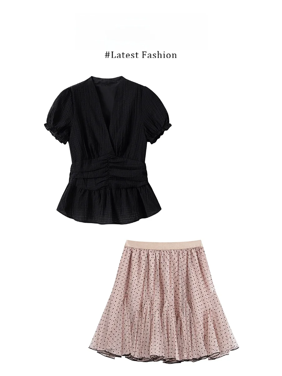 Summer New Style Small Size Black V-neck Short Sleeve Women's Top with Pink Polka Dot Skirt Fashionable Casual Outfit Set
Summer New Style Small Size Black V-neck Short Sleeve Women's Top with Pink Polka Dot Skirt Fashionable Casual Outfit Set