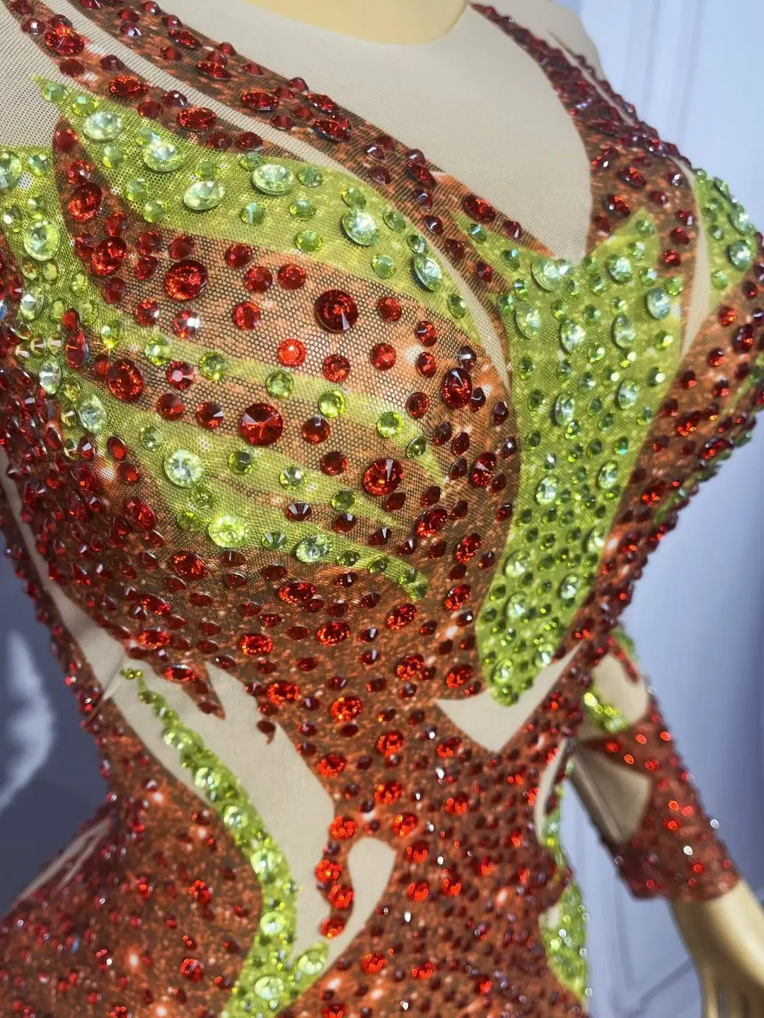 Chiyan Luxury Flame Shaped Red Green Crystal Rhinestone Spliced Mesh Footed Catsuit Sleeve Crew Neck Singer Competition Outfit
Chiyan Luxury Flame Shaped Red Green Crystal Rhinestone Spliced Mesh Footed Catsuit Sleeve Crew Neck Singer Competition Outfit