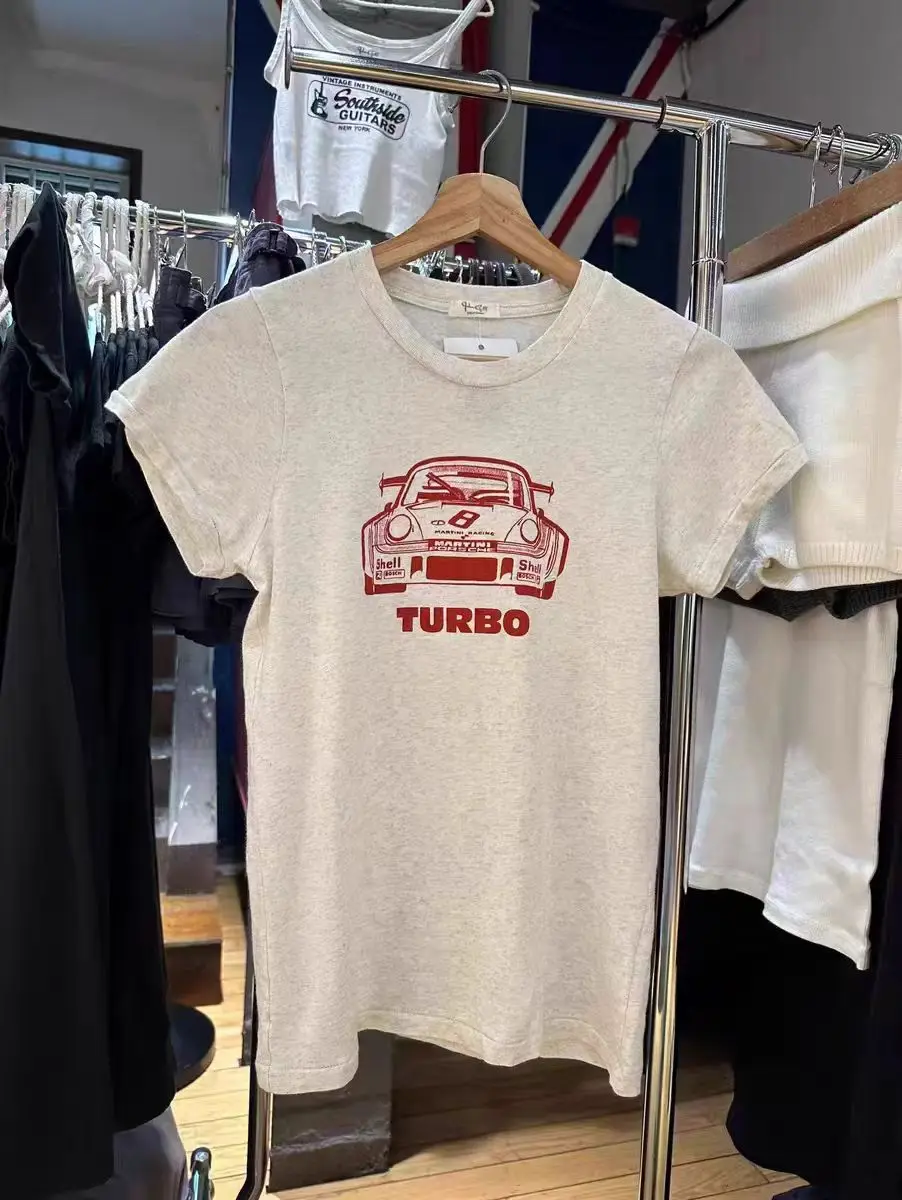 Ретро-американская футболка Brandy BM Light с круглым вырезом и принтом красного автомобиля, короткий рукав, приталенный крой, модный хлопковый повседневный топ для женщин
Ретро-американская футболка Brandy BM Light с круглым вырезом и принтом красного автомобиля, короткий рукав, приталенный крой, модный хлопковый повседневный топ для женщин