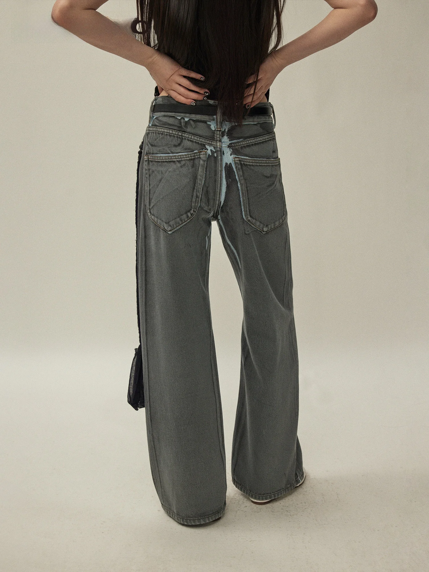 VERMO Handmade Vintage Bootcut Denim Jeans Ink Grey Chic Washed Natural Waist Long Pants for Women in Their Late Twenties
VERMO Handmade Vintage Bootcut Denim Jeans Ink Grey Chic Washed Natural Waist Long Pants for Women in Their Late Twenties