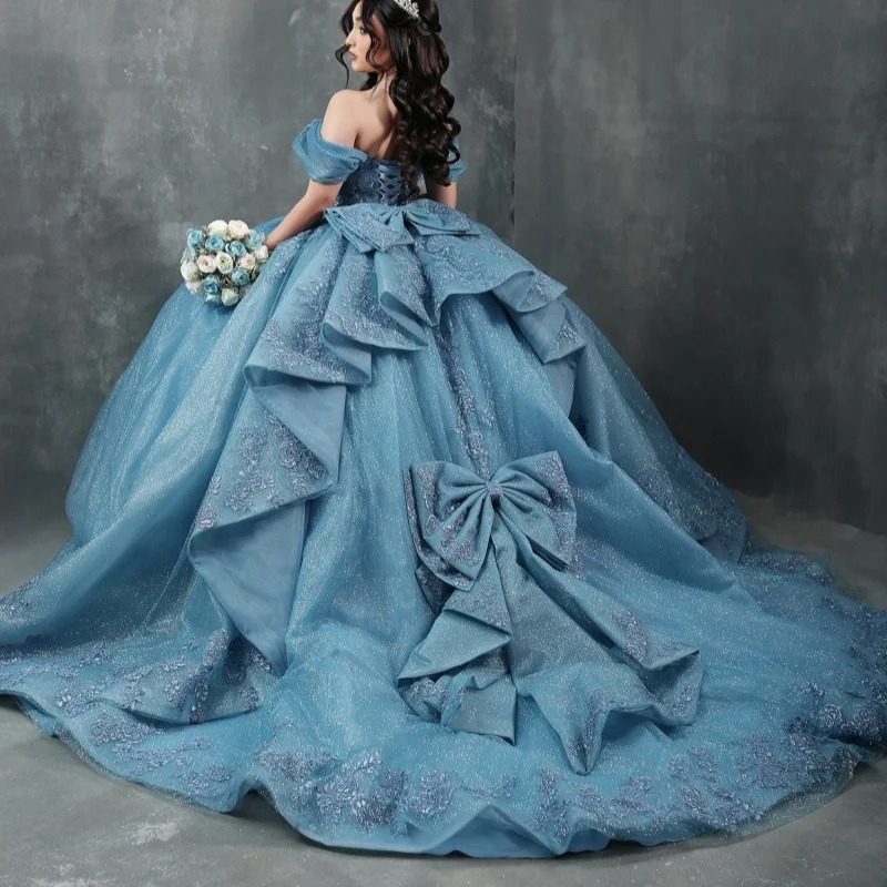 Синее блестящее платье Quinceanera с открытыми плечами, бальное платье Sweet 16, аппликация из бисера и банта, тюлевое платье для дня рождения, Vestidos 15 De Anos
Синее блестящее платье Quinceanera с открытыми плечами, бальное платье Sweet 16, аппликация из бисера и банта, тюлевое платье для дня рождения, Vestidos 15 De Anos