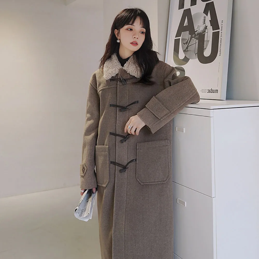 Autumn Winter Mid-Length Women's Woolen Coat Fashion Lambswool Fur Collar Horn Button Jackets Retro Loose Casual Female Coat
Autumn Winter Mid-Length Women's Woolen Coat Fashion Lambswool Fur Collar Horn Button Jackets Retro Loose Casual Female Coat