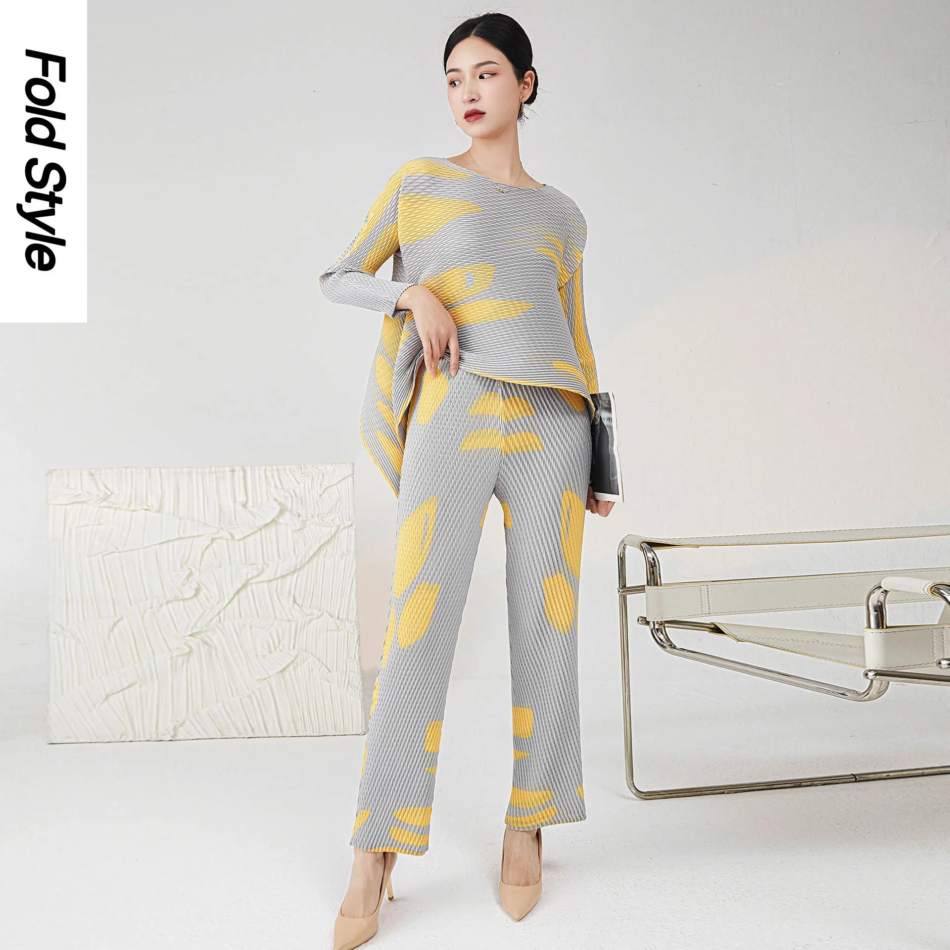 Miyake Fashion Set Women's 2024 Spring and Autumn Irregular Design Pleated T-shirt Top Straight Trousers Two Piece Set
Miyake Fashion Set Women's 2024 Spring and Autumn Irregular Design Pleated T-shirt Top Straight Trousers Two Piece Set