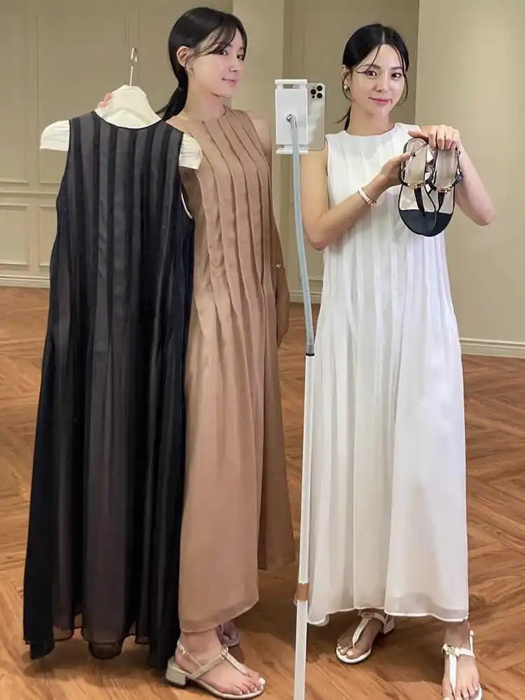 Clothland Women Stylish Pleated Midi Dress Round Collar Sleeveless One Piece Cute Korean Style Mid Calf Dresses QD982
Clothland Women Stylish Pleated Midi Dress Round Collar Sleeveless One Piece Cute Korean Style Mid Calf Dresses QD982