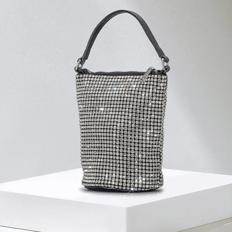 Fashion Simple Rhinestone Women Handbags Designer Diamonds Small Bucket Bag Shinny Crystal Tote Bags Glitter Evening Party Purse
Fashion Simple Rhinestone Women Handbags Designer Diamonds Small Bucket Bag Shinny Crystal Tote Bags Glitter Evening Party Purse