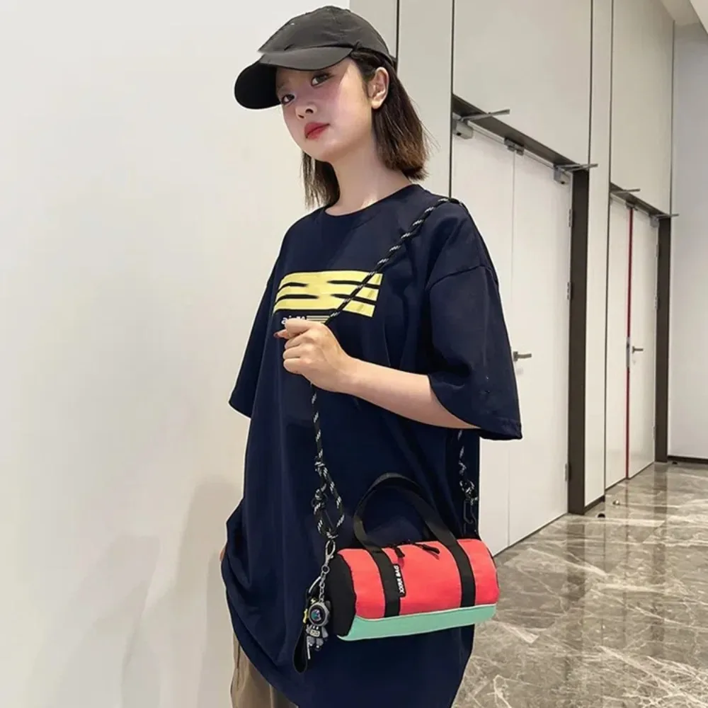 Thin Strap Men Cylindrical Bag Lightweight Breathable Contrast Color Purse Portable Japanese Style Simple Shoulder Bag Trave
Thin Strap Men Cylindrical Bag Lightweight Breathable Contrast Color Purse Portable Japanese Style Simple Shoulder Bag Trave