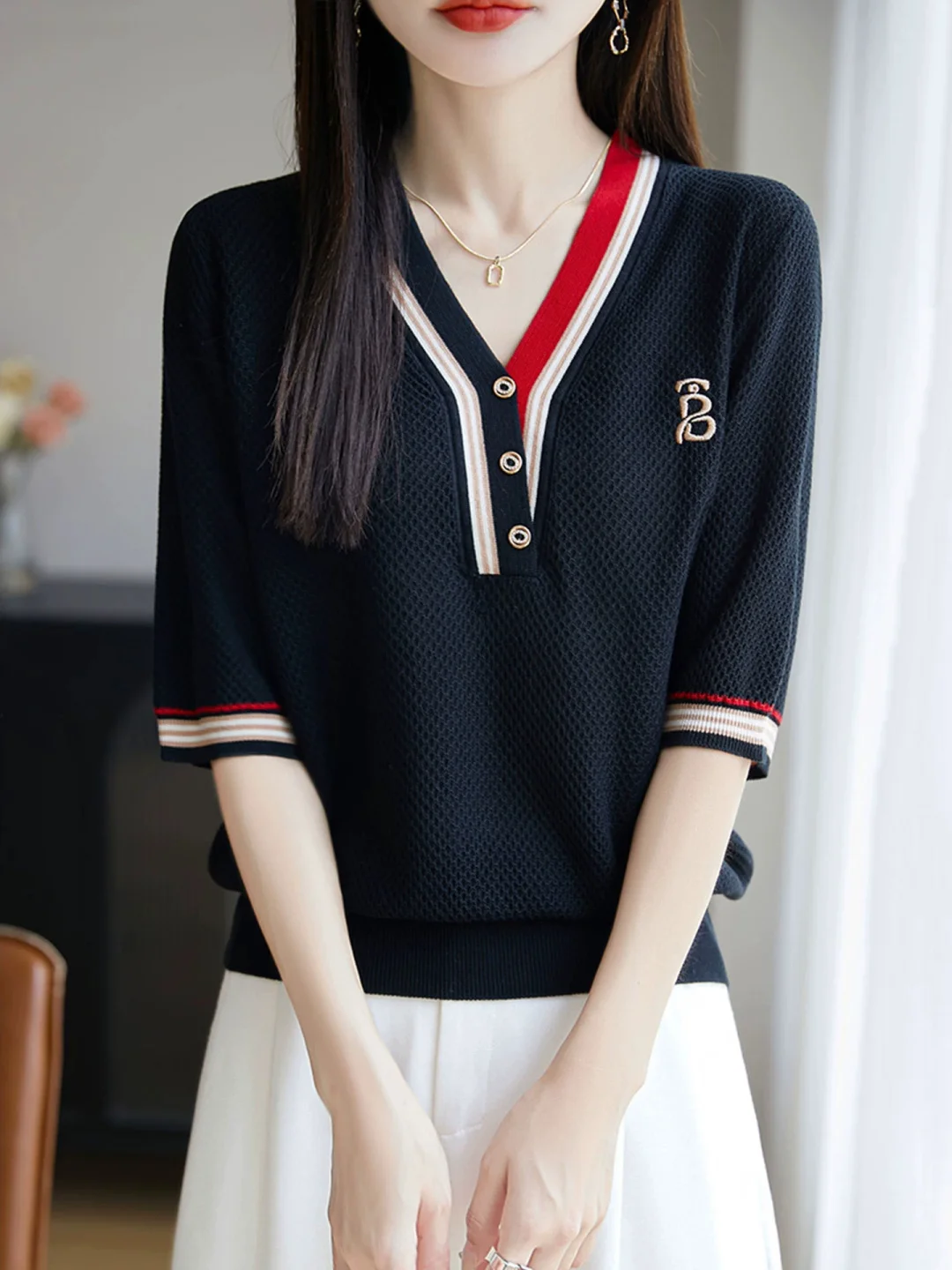 Retro American V-neck Color Block Short Sleeve T-shirt Women's Summer New Simple Body Shirt Unique Beautiful Belly Covering Top
Retro American V-neck Color Block Short Sleeve T-shirt Women's Summer New Simple Body Shirt Unique Beautiful Belly Covering Top