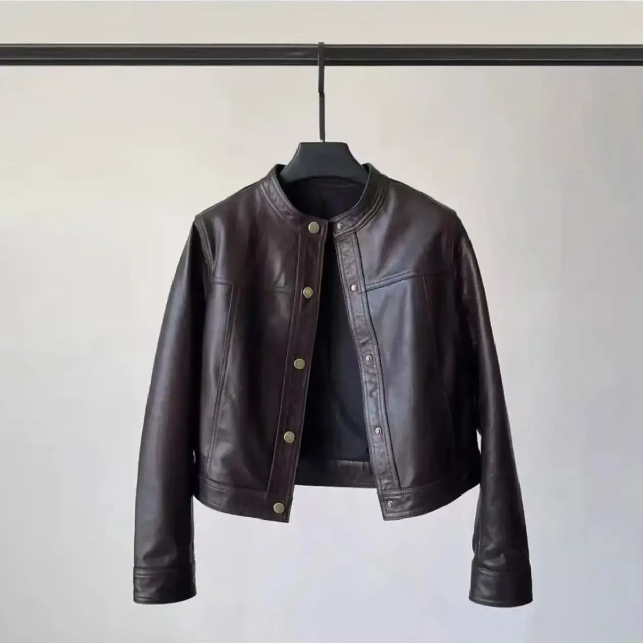 Women Faux Leather Coats Solid Short Jackets Round Neck Long Sleeve Single Breasted Loose Casual Streetwear 2026 Spring Autumn
Women Faux Leather Coats Solid Short Jackets Round Neck Long Sleeve Single Breasted Loose Casual Streetwear 2026 Spring Autumn