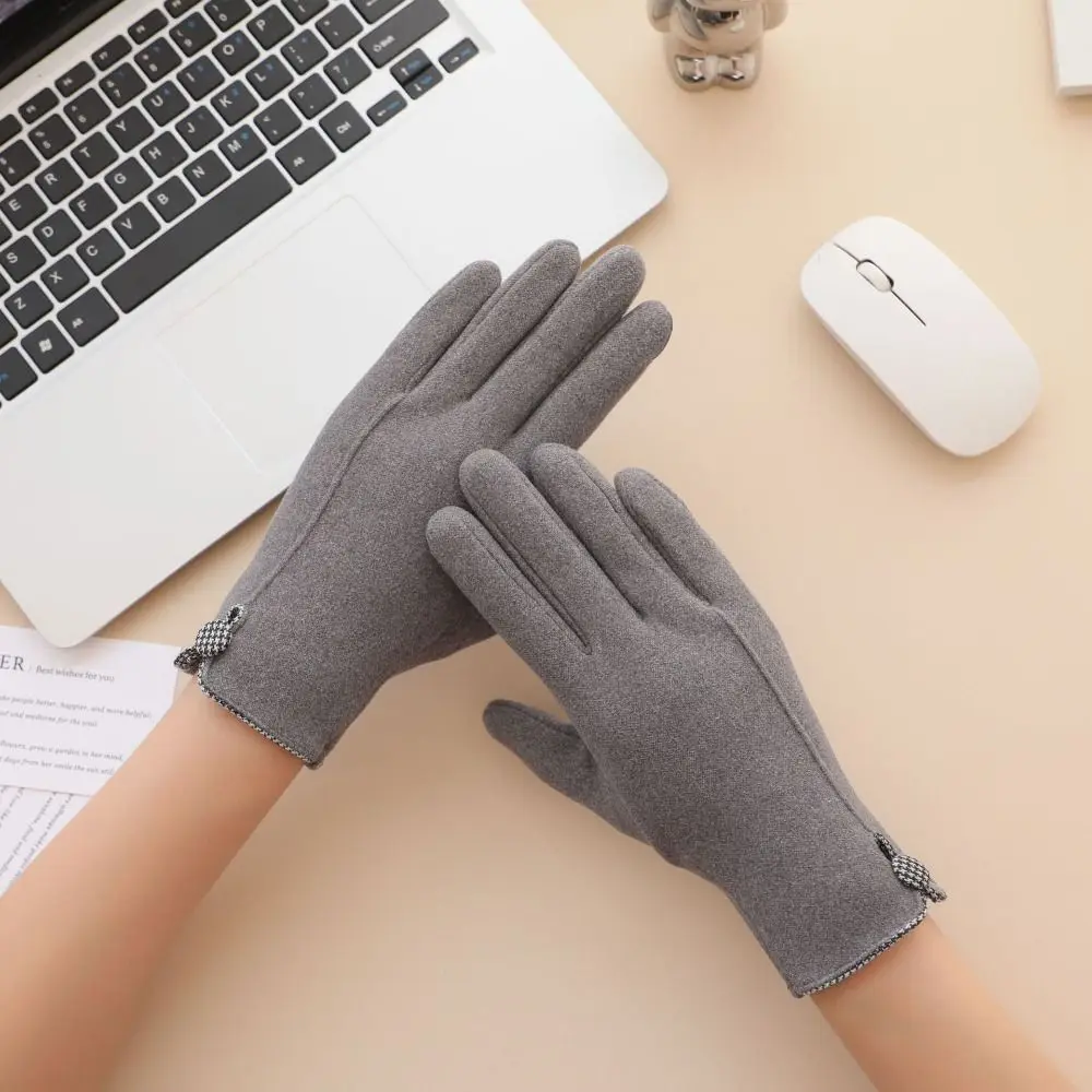 Sweet Solid Color Winter Velvet Gloves Plush Coldproof Touch Screen Gloves Windproof Full Finger Women Mittens Outdoor
Sweet Solid Color Winter Velvet Gloves Plush Coldproof Touch Screen Gloves Windproof Full Finger Women Mittens Outdoor