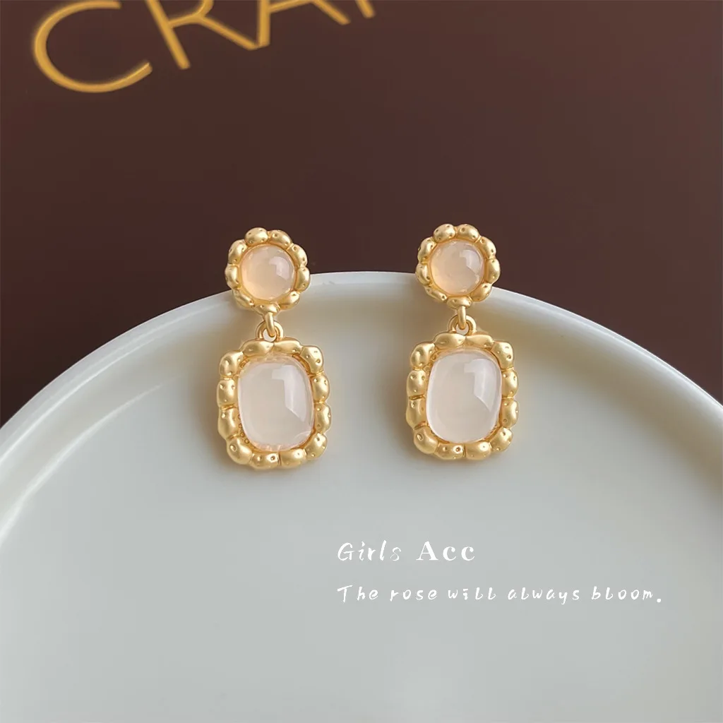 Elegant Matte Geometric Earrings Women French Square Design Fashion Commute Vintage Luxury Ear Accessories Hot114
Elegant Matte Geometric Earrings Women French Square Design Fashion Commute Vintage Luxury Ear Accessories Hot114