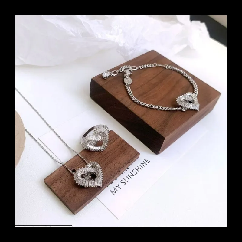 Love Kink Bracelet Ring Necklace High Edition Element Austrian Crystal Set
Love Kink Bracelet Ring Necklace High Edition Element Austrian Crystal Set