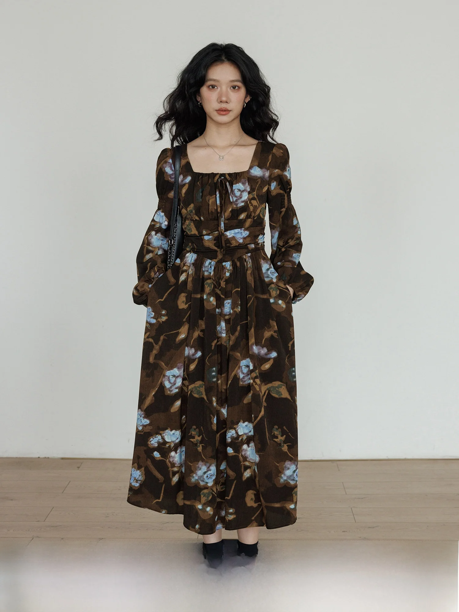 Весенняя винтажная женская ретро-юбка А-силуэта с квадратным вырезом, длинным рукавом, принтом, эффектом похудения, из полиэстера
Весенняя винтажная женская ретро-юбка А-силуэта с квадратным вырезом, длинным рукавом, принтом, эффектом похудения, из полиэстера