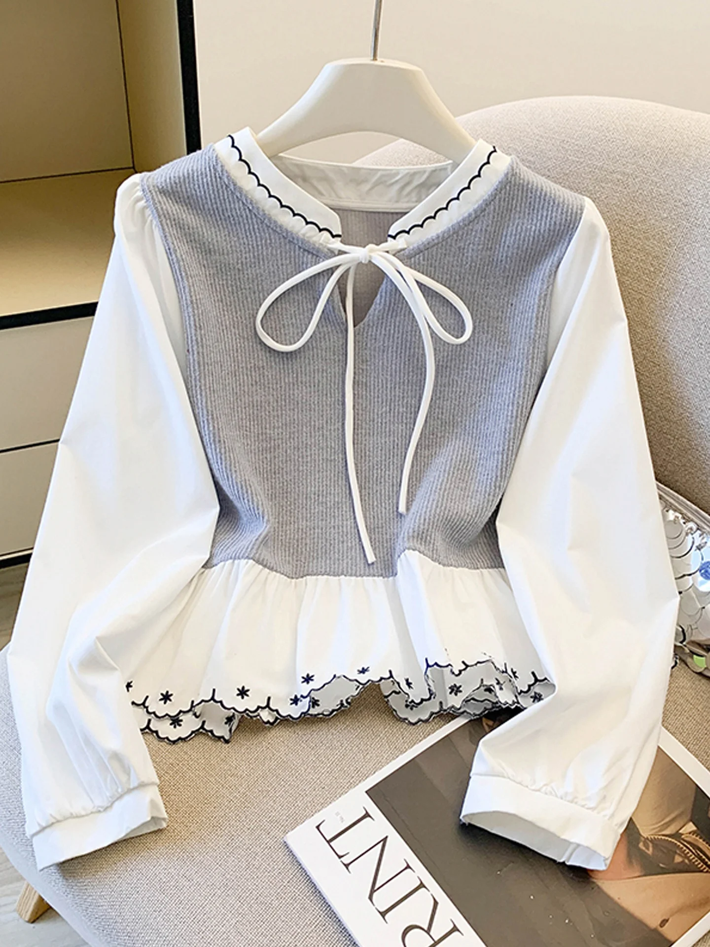 Korean Style Long Sleeve Knitted Patchwork Shirt Women Early Spring Sweet Anti-Aging Knot Belt Slimming Top
Korean Style Long Sleeve Knitted Patchwork Shirt Women Early Spring Sweet Anti-Aging Knot Belt Slimming Top