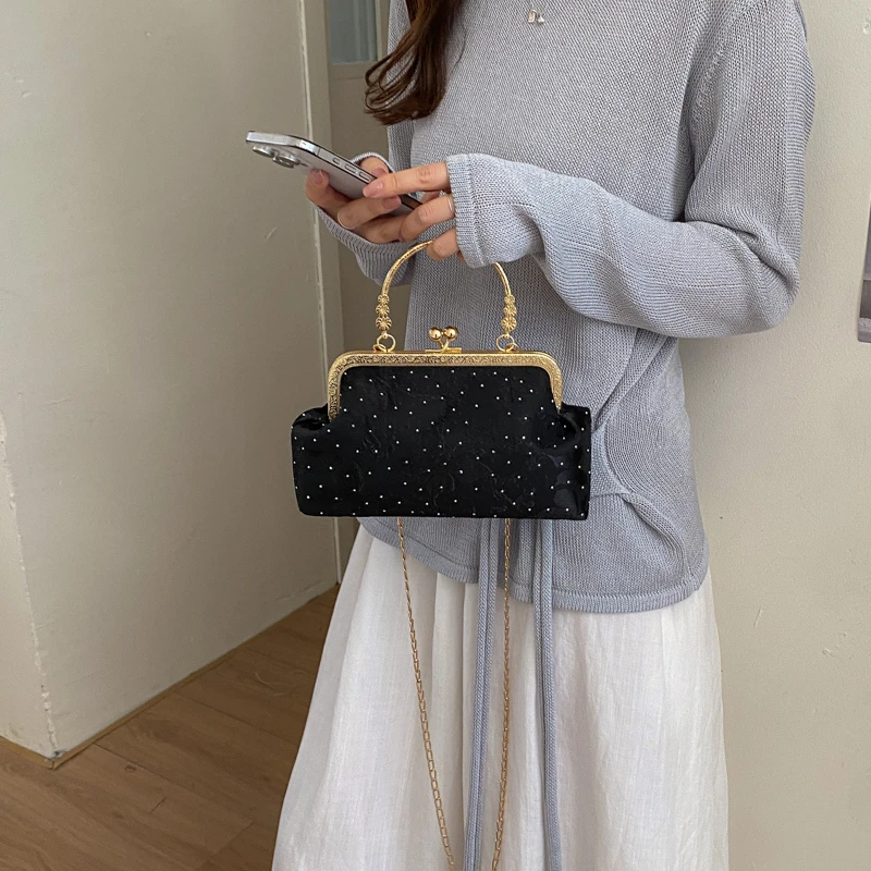 New Rhinestone Frame Clutch Bag for Women Luxury Top-handle Bags Lady High-end Sense Chains Shoulder Bag Party Handbag and Purse
New Rhinestone Frame Clutch Bag for Women Luxury Top-handle Bags Lady High-end Sense Chains Shoulder Bag Party Handbag and Purse