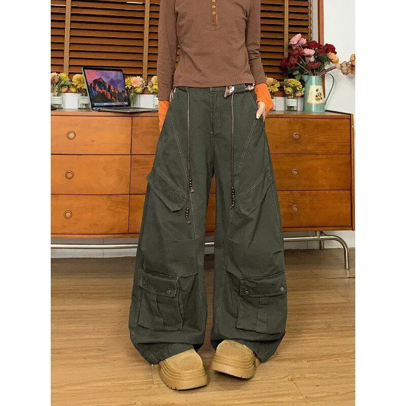 American Style Loose Women's Work Trousers Multi-Pocket Design Wide Leg Pants Scythe Shape Long Trousers Low Waist Drawstring
American Style Loose Women's Work Trousers Multi-Pocket Design Wide Leg Pants Scythe Shape Long Trousers Low Waist Drawstring