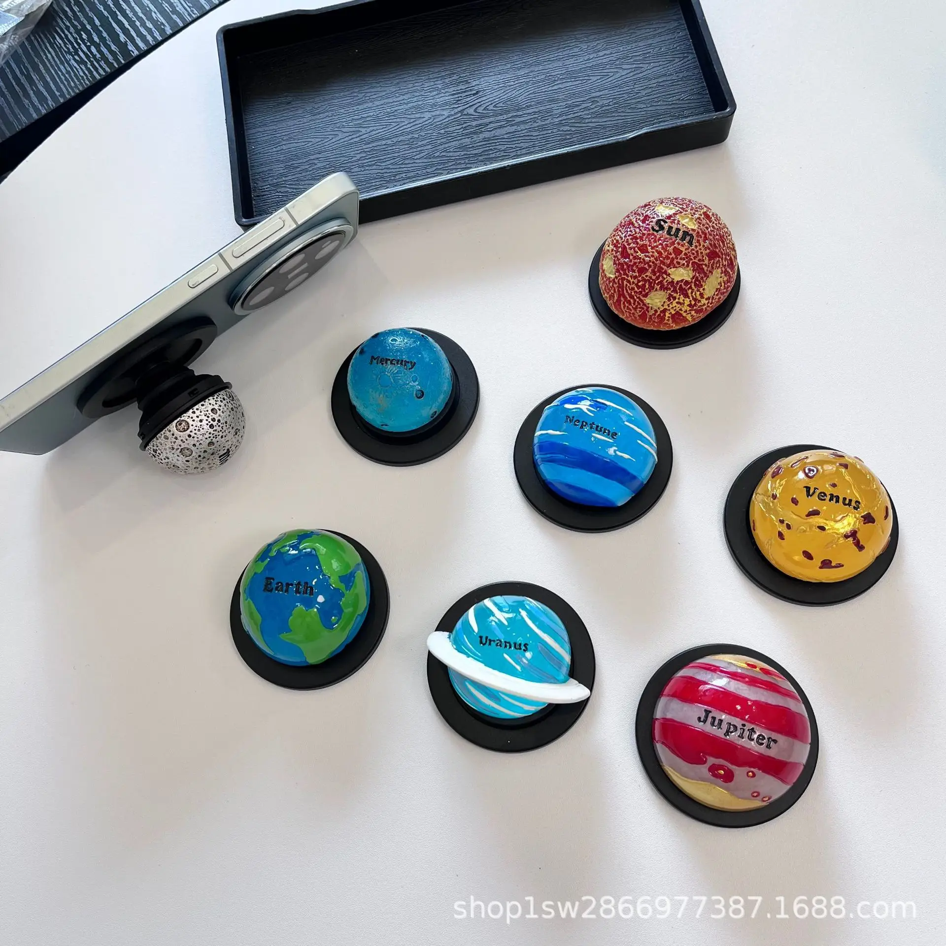 New Creative Sun Universe Planet Series, Magnetic Magsafe Bracket Is Suitable for Lazy People, Personal Fun and Simple
New Creative Sun Universe Planet Series, Magnetic Magsafe Bracket Is Suitable for Lazy People, Personal Fun and Simple