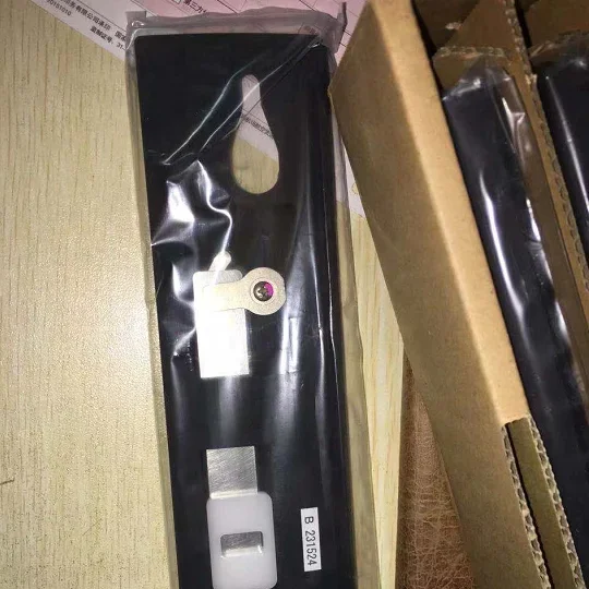 Оригинальный и новый набор хвостовых зажимов SCREEN PlateRite Platesetter CTP 4000,4300,4300s,9500
Оригинальный и новый набор хвостовых зажимов SCREEN PlateRite Platesetter CTP 4000,4300,4300s,9500