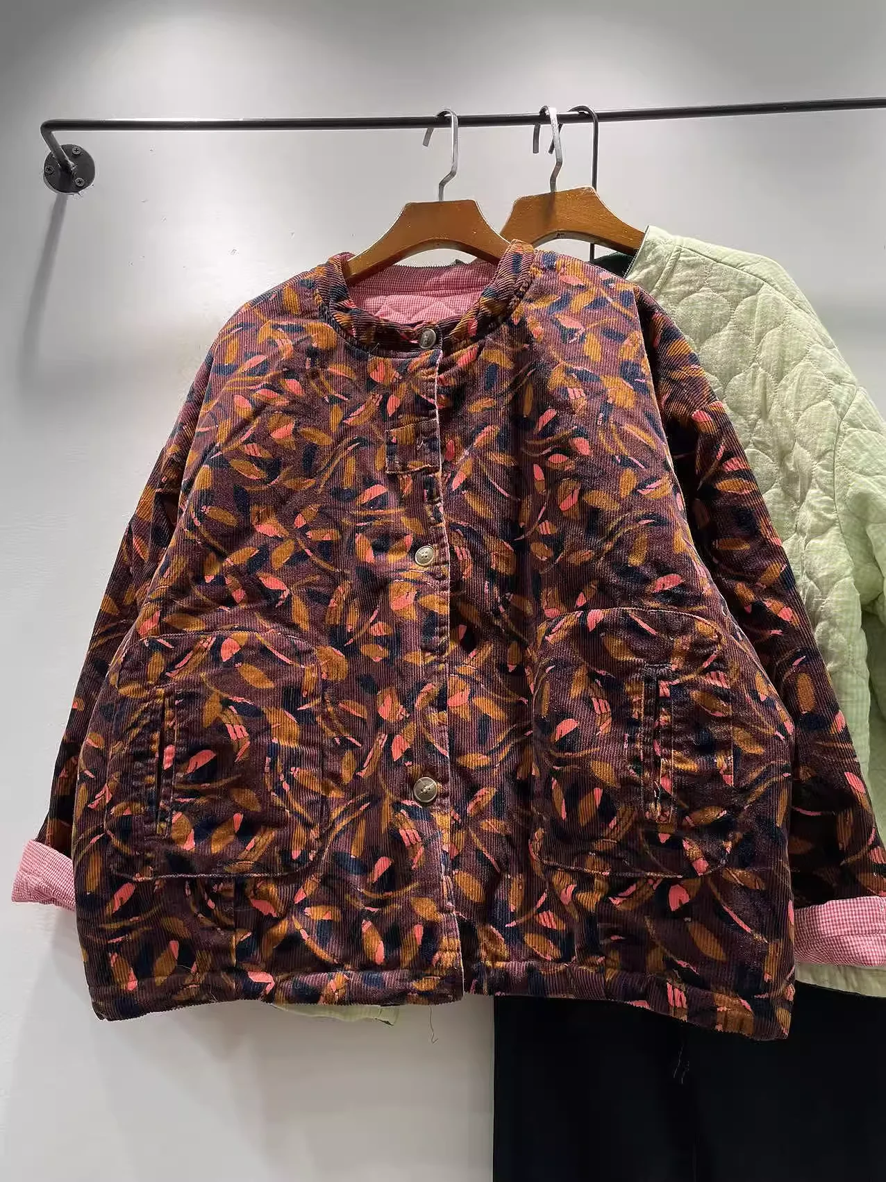 Bust 138cm Vintage Print Corduroy Cotton Padded Jacket for Women Winter Japan Style Chic Warm Coat Outwear
Bust 138cm Vintage Print Corduroy Cotton Padded Jacket for Women Winter Japan Style Chic Warm Coat Outwear