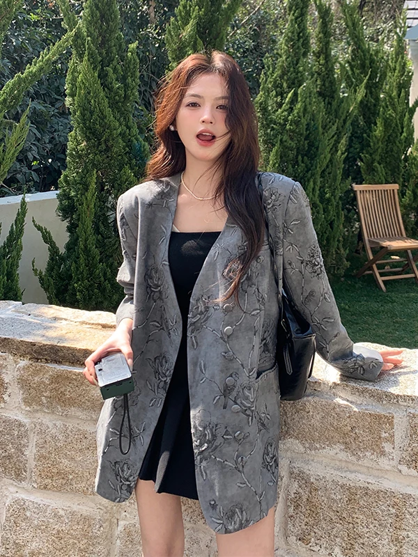 Женский пиджак с V-образным вырезом и принтом роз, весенняя новинка, для офиса, с длинным рукавом, на одной пуговице
Женский пиджак с V-образным вырезом и принтом роз, весенняя новинка, для офиса, с длинным рукавом, на одной пуговице