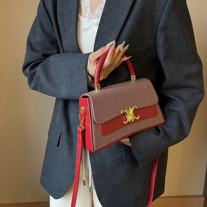 Модная сумка через плечо с уникальным буквенным логотипом и минималистским шиком для деловых женщин, простая пригородная сумка
Модная сумка через плечо с уникальным буквенным логотипом и минималистским шиком для деловых женщин, простая пригородная сумка