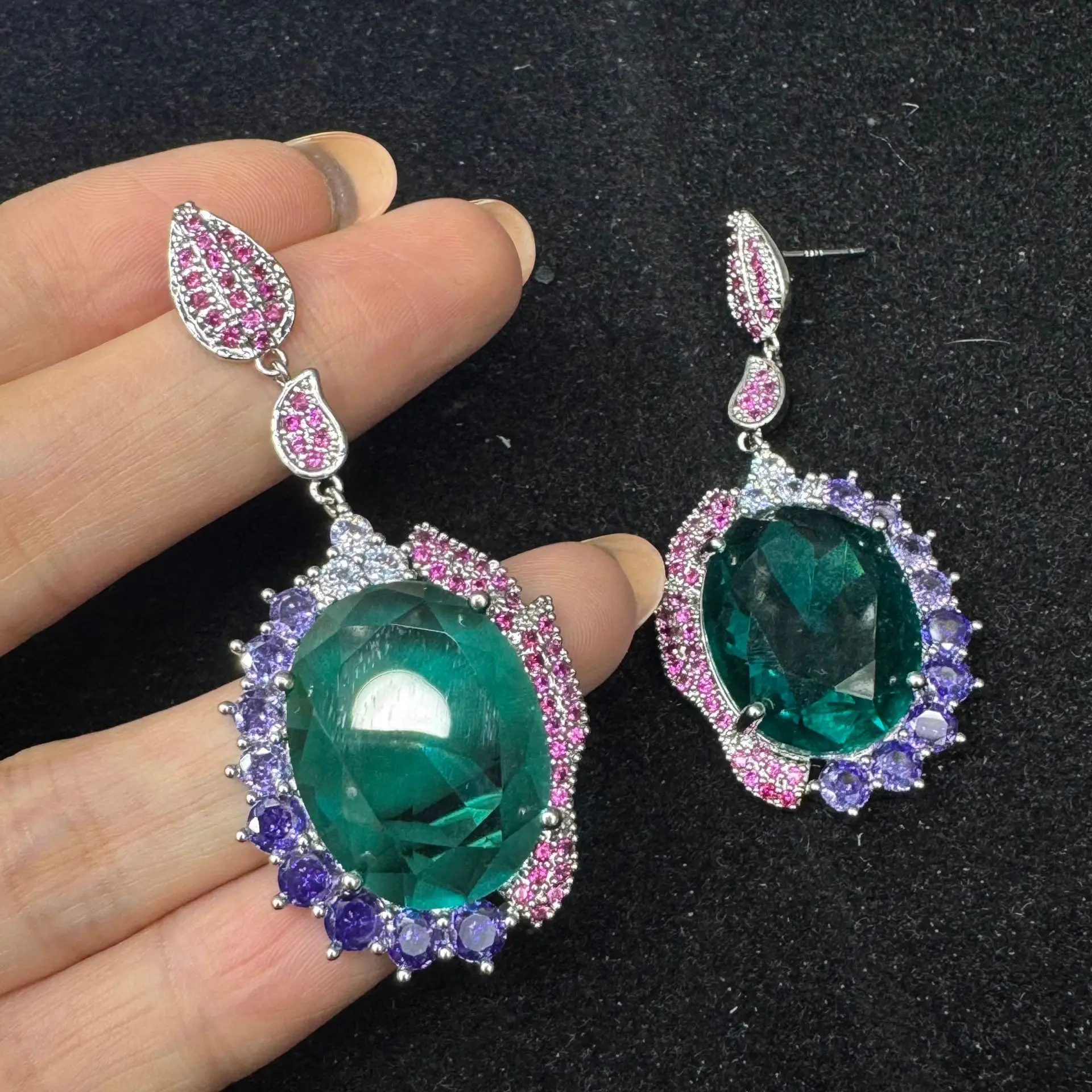 Fashion Cubic Zirconia Big Water Drop Dangling Earrings for Women in Green/Blue Gold & Silver Color Jewelry
Fashion Cubic Zirconia Big Water Drop Dangling Earrings for Women in Green/Blue Gold & Silver Color Jewelry