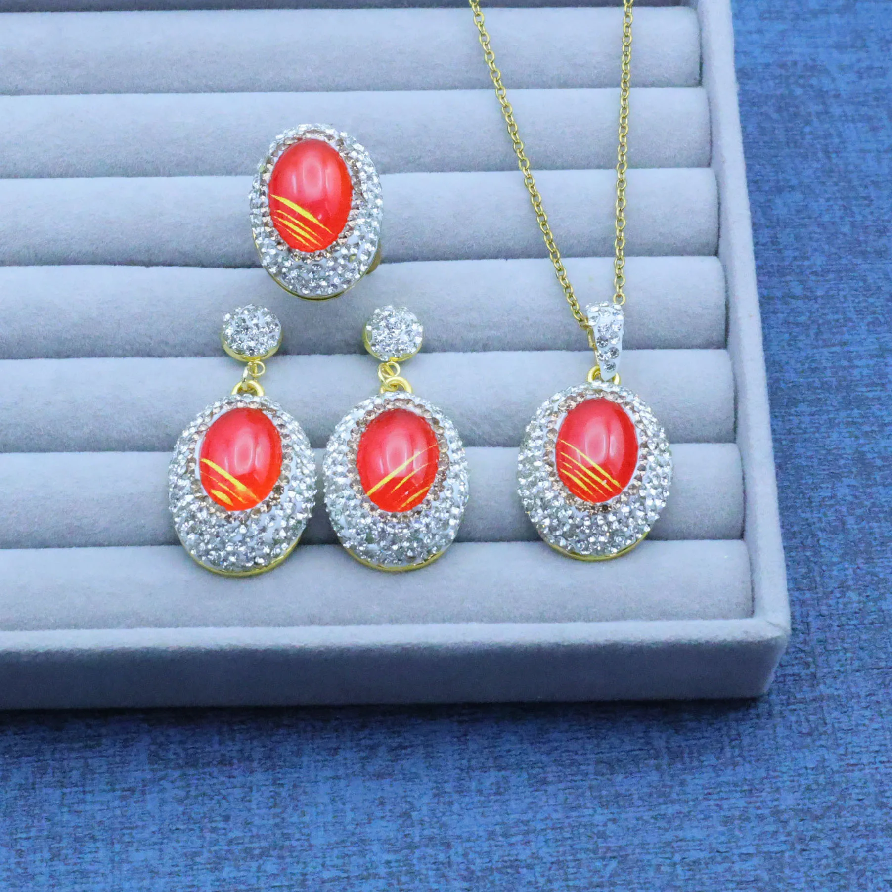 New product new handmade design crystal diamond oval red starry sky colorful handmade design three-piece jewelry
New product new handmade design crystal diamond oval red starry sky colorful handmade design three-piece jewelry