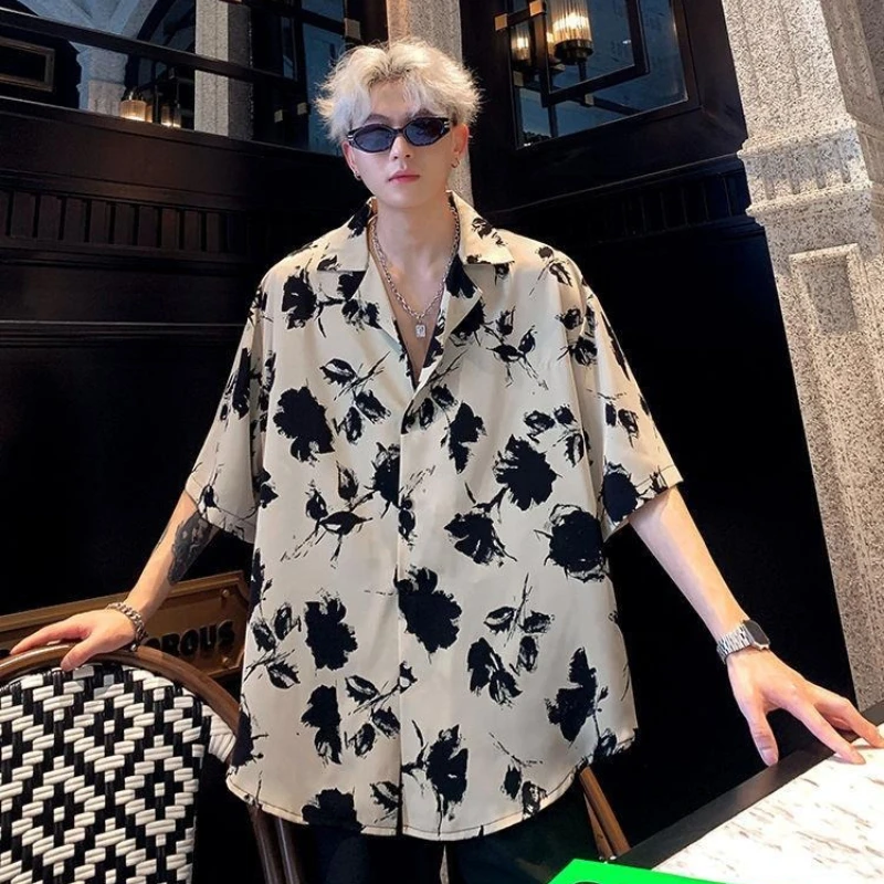 Premium Men's Short Sleeve Shirt with Cuban Collar Floral Pattern Ice Silk for Summer Edgy Cool Fashion Wear
Premium Men's Short Sleeve Shirt with Cuban Collar Floral Pattern Ice Silk for Summer Edgy Cool Fashion Wear