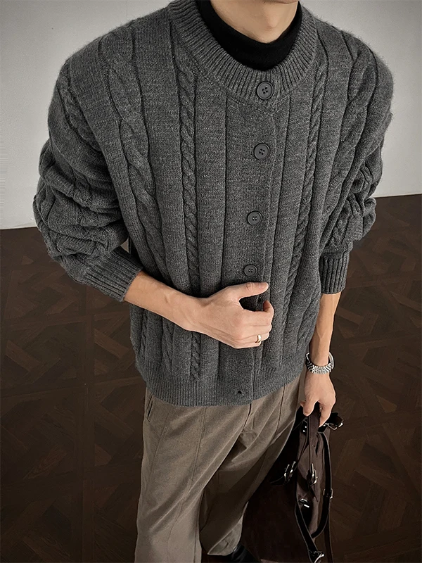 Мужской утепленный вязаный кардиган свободного кроя, повседневный, на пуговицах, с длинными рукавами, круглым вырезом, пуловер, теплая зимняя верхняя одежда
Мужской утепленный вязаный кардиган свободного кроя, повседневный, на пуговицах, с длинными рукавами, круглым вырезом, пуловер, теплая зимняя верхняя одежда