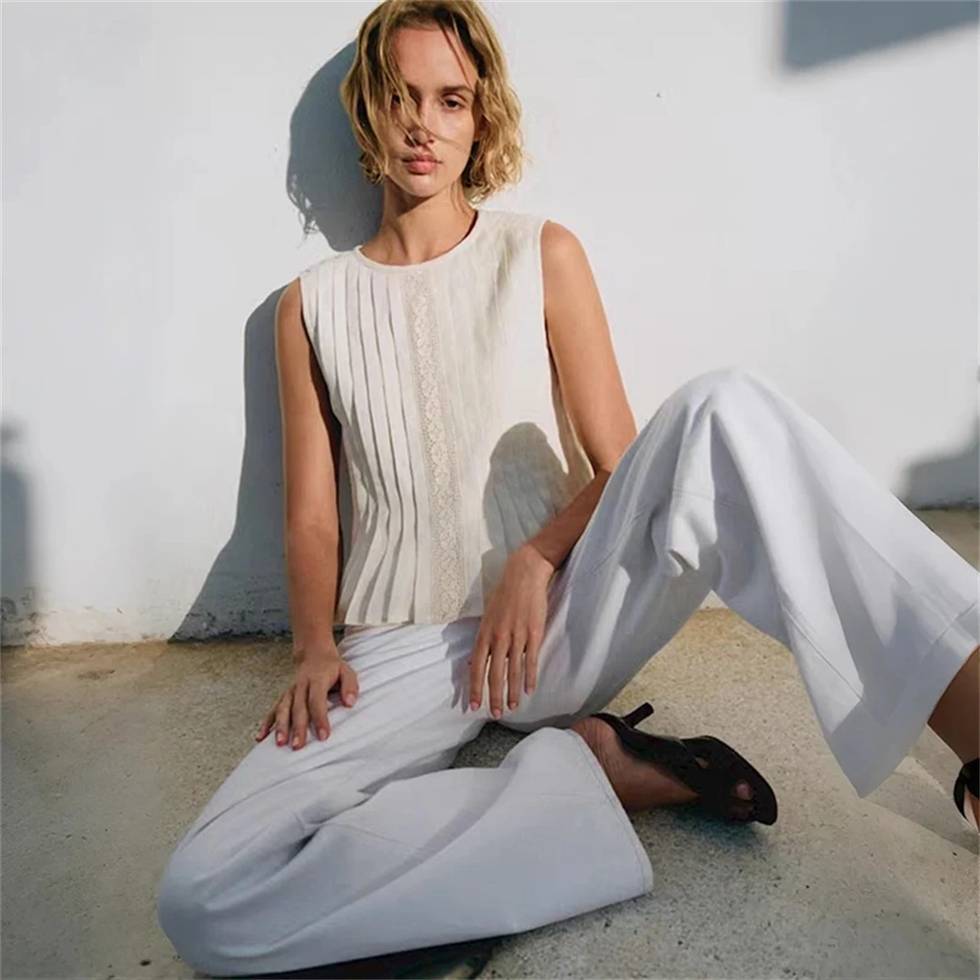 French Style Linen Vest Pleated Sleeveless Three Dimensional Tailoring Paris Seza Baggy round Neck Top for Women Summer Wear
French Style Linen Vest Pleated Sleeveless Three Dimensional Tailoring Paris Seza Baggy round Neck Top for Women Summer Wear